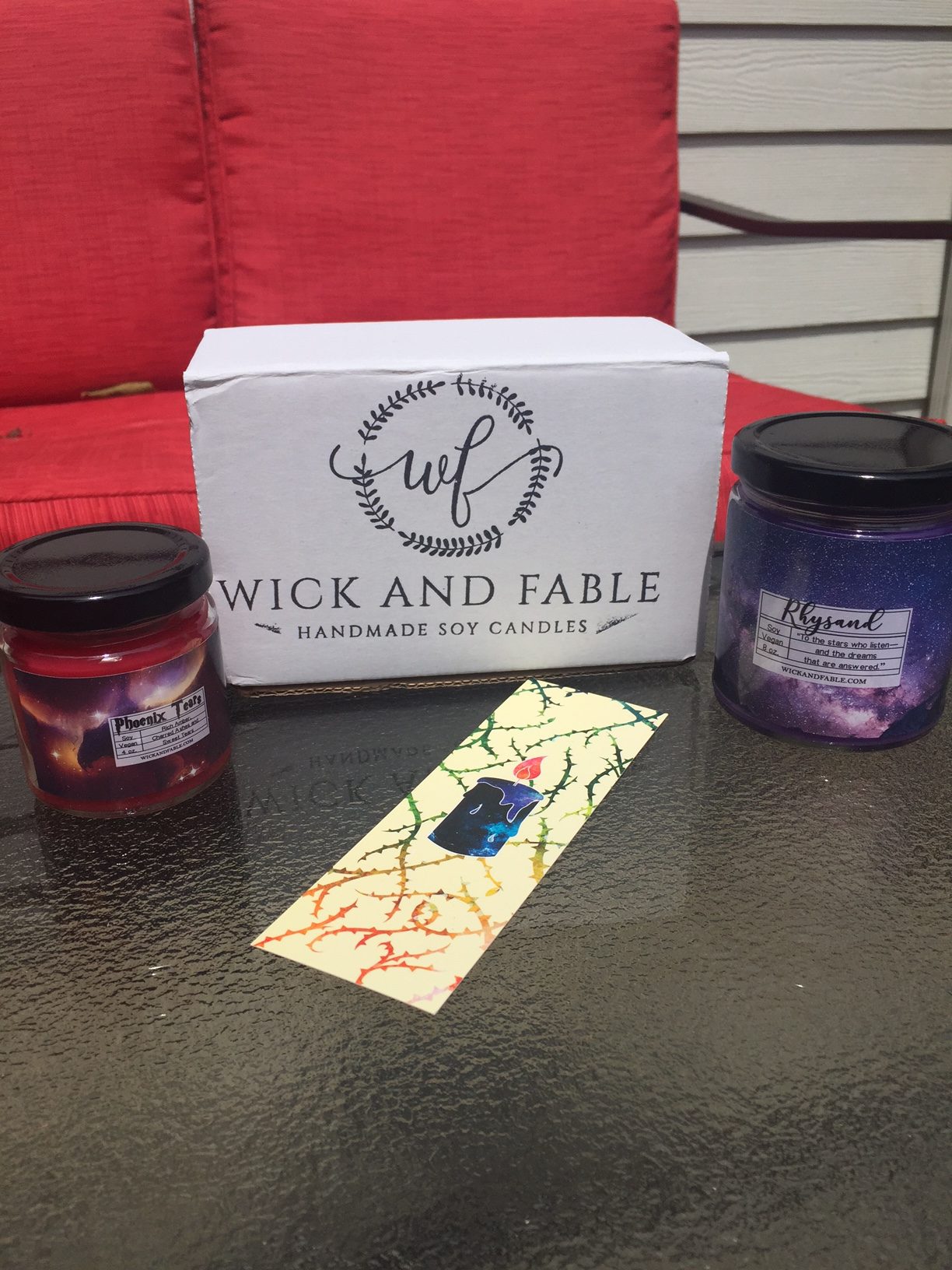 Bookish Candle Review: Wick and Fable